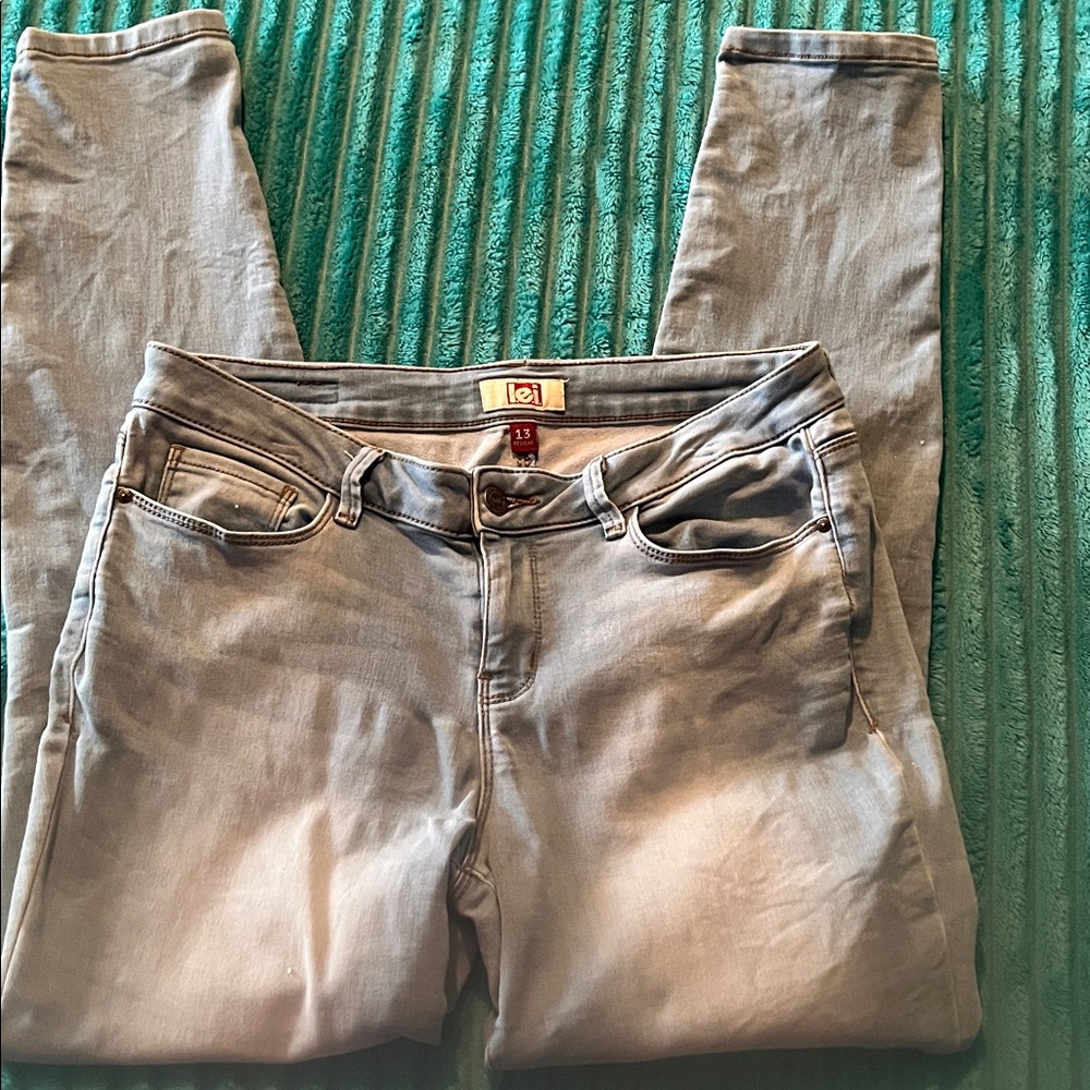 Lei Women's Light Gray Skinny Jeans